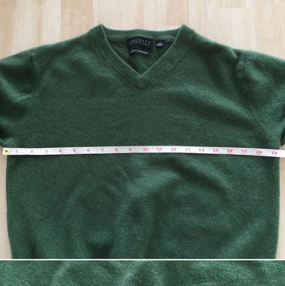 100% cashmere Unlisted Kenneth Cole V-neck sweater - Picture 5 of 5